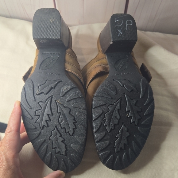 Born Tan Leather Heeled Mules with Buckle Size 7 - Picture 9 of 9